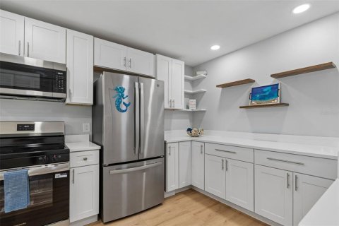 Condo in Belleair Bluffs, Florida, 1 bedroom  № 2217241 - photo 7
