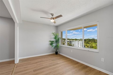 Condo in Belleair Bluffs, Florida, 1 bedroom  № 2217241 - photo 25