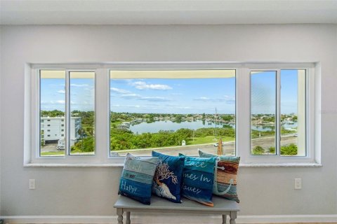Condo in Belleair Bluffs, Florida, 1 bedroom  № 2217241 - photo 19