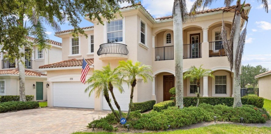 Casa en Palm City, Florida 5 dormitorios, 400.32 m2 № 2187148