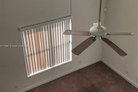 Townhouse in Sunrise, Florida 2 bedrooms, 105.26 sq.m. № 2012741 - photo 3