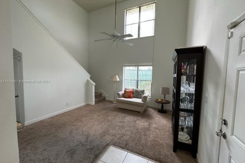 Townhouse in Sunrise, Florida 2 bedrooms, 105.26 sq.m. № 2012741 - photo 2