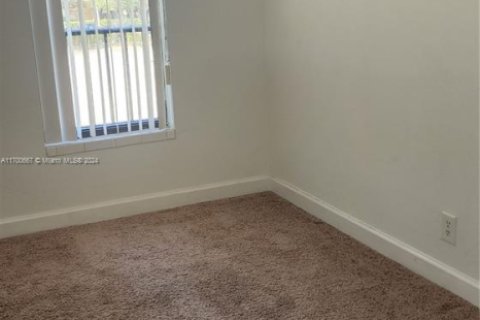 Townhouse in Sunrise, Florida 2 bedrooms, 105.26 sq.m. № 2012741 - photo 4