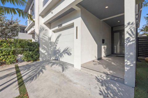 Купить таунхаус в Форт-Лодердейл, Флорида 3 спальни, 210.33м2, № 2068567 - фото 26