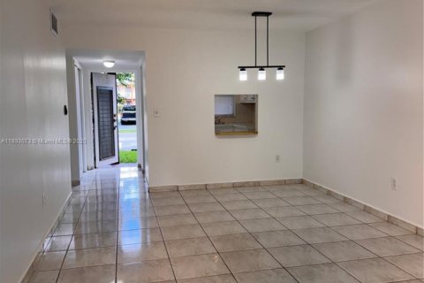 Condo in Sunrise, Florida, 1 bedroom  № 1946720 - photo 12