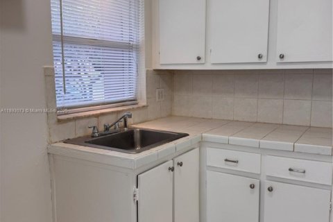Condo in Sunrise, Florida, 1 bedroom  № 1946720 - photo 14
