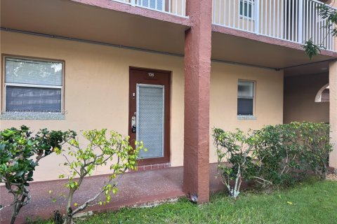 Condo in Sunrise, Florida, 1 bedroom  № 1946720 - photo 2