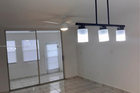 Condo in Sunrise, Florida, 1 bedroom  № 1946720 - photo 9