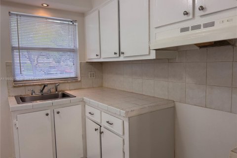 Condo in Sunrise, Florida, 1 bedroom  № 1946720 - photo 15