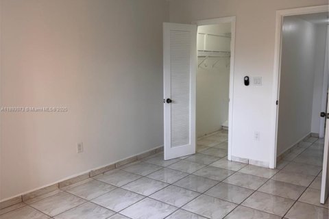 Condo in Sunrise, Florida, 1 bedroom  № 1946720 - photo 3