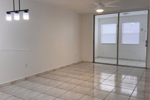 Condo in Sunrise, Florida, 1 bedroom  № 1946720 - photo 8