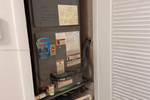 Condo in Sunrise, Florida, 1 bedroom  № 1946720 - photo 16