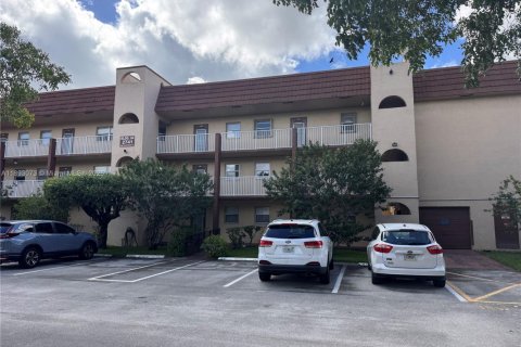 Condo in Sunrise, Florida, 1 bedroom  № 1946720 - photo 1