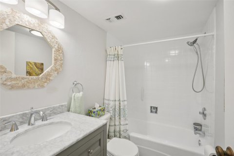 Condo in Fort Myers, Florida, 2 bedrooms  № 1792651 - photo 19