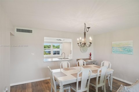 Condo in Fort Myers, Florida, 2 bedrooms  № 1792651 - photo 8