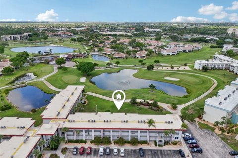 Condo in Fort Myers, Florida, 2 bedrooms  № 1792651 - photo 25