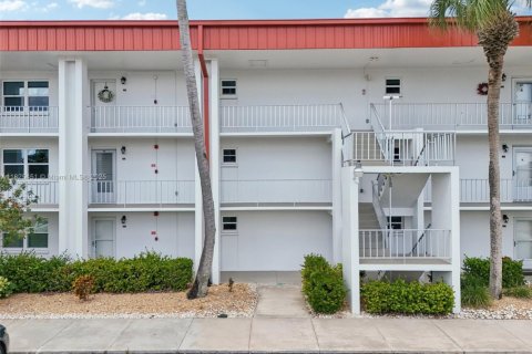 Condo in Fort Myers, Florida, 2 bedrooms  № 1792651 - photo 22