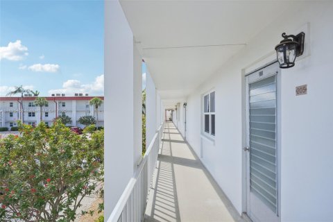 Condo in Fort Myers, Florida, 2 bedrooms  № 1792651 - photo 3
