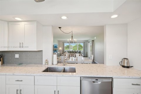 Condo in Fort Myers, Florida, 2 bedrooms  № 1792651 - photo 12