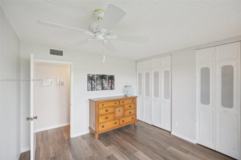 Condo in Fort Myers, Florida, 2 bedrooms  № 1792651 - photo 18