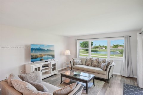 Condo in Fort Myers, Florida, 2 bedrooms  № 1792651 - photo 4