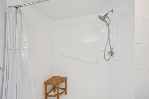 Condo in Fort Myers, Florida, 2 bedrooms  № 1792651 - photo 16