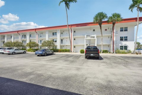 Condo in Fort Myers, Florida, 2 bedrooms  № 1792651 - photo 2
