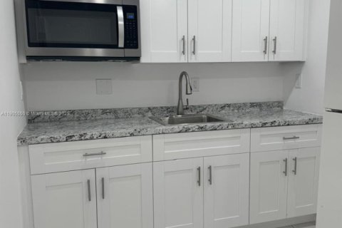 Propiedad comercial en alquiler en Homestead, Florida, 1 dormitorio, 224.08 m2 № 2012222 - foto 3