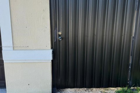 Propiedad comercial en Homestead, Florida 1 dormitorio, 224.08 m2 № 2012222