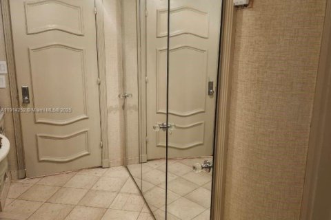 Villa ou maison à vendre à Miami, Floride: 5 chambres, 388.05 m2 № 1970077 - photo 28