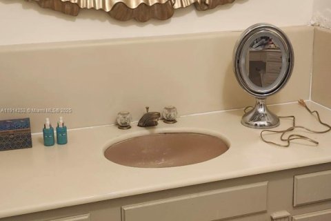 Villa ou maison à vendre à Miami, Floride: 5 chambres, 388.05 m2 № 1970077 - photo 27