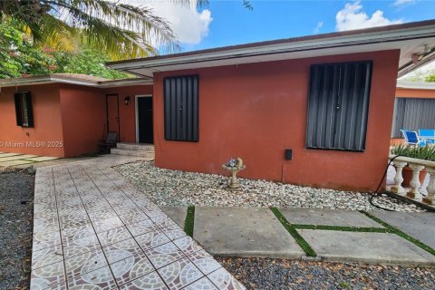 Villa ou maison à vendre à Miami, Floride: 5 chambres, 388.05 m2 № 1970077 - photo 7
