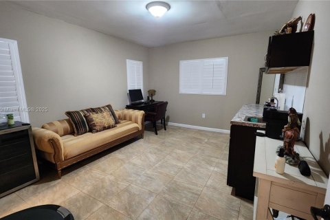 Villa ou maison à vendre à Miami, Floride: 5 chambres, 388.05 m2 № 1970077 - photo 4