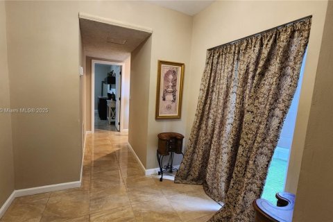 Villa ou maison à vendre à Miami, Floride: 5 chambres, 388.05 m2 № 1970077 - photo 25