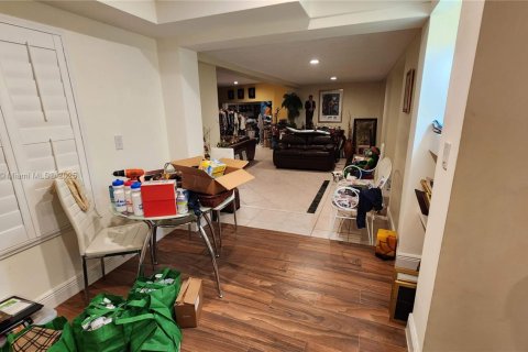 Villa ou maison à vendre à Miami, Floride: 5 chambres, 388.05 m2 № 1970077 - photo 16