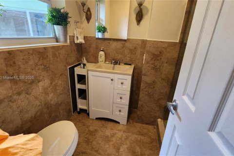 Villa ou maison à vendre à Miami, Floride: 5 chambres, 388.05 m2 № 1970077 - photo 6