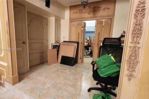 Villa ou maison à vendre à Miami, Floride: 5 chambres, 388.05 m2 № 1970077 - photo 22