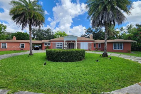 Villa ou maison à vendre à Miami, Floride: 5 chambres, 388.05 m2 № 1970077 - photo 1
