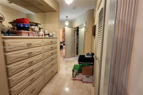 Villa ou maison à vendre à Miami, Floride: 5 chambres, 388.05 m2 № 1970077 - photo 18