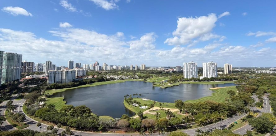 Condo à Aventura, Floride, 2 chambres  № 2072472