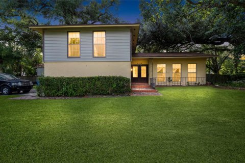 House in Tampa, Florida 3 bedrooms, 180.23 sq.m. № 1886869 - photo 1