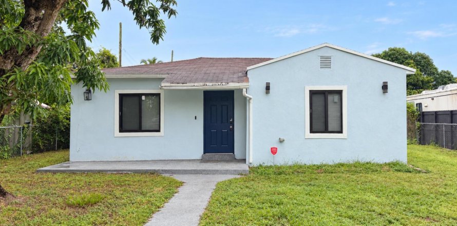 Villa ou maison à North Miami, Floride 2 chambres, 111.39 m2 № 2404322