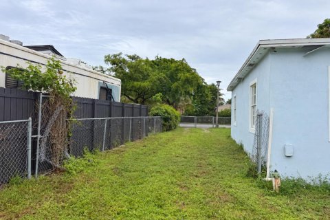 Villa ou maison à vendre à North Miami, Floride: 2 chambres, 111.39 m2 № 2404322 - photo 12