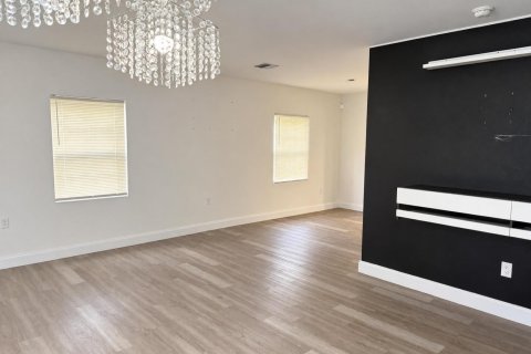 Villa ou maison à vendre à North Miami, Floride: 2 chambres, 111.39 m2 № 2404322 - photo 3