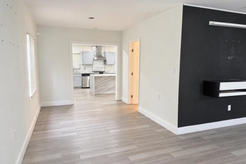 Villa ou maison à vendre à North Miami, Floride: 2 chambres, 111.39 m2 № 2404322 - photo 4
