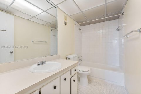 Copropriété à vendre à Miami, Floride: 2 chambres, 94.76 m2 № 2378431 - photo 14
