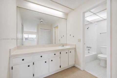 Copropriété à vendre à Miami, Floride: 2 chambres, 94.76 m2 № 2378431 - photo 15