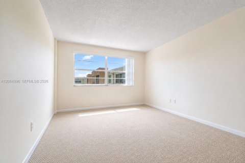 Copropriété à vendre à Miami, Floride: 2 chambres, 94.76 m2 № 2378431 - photo 18