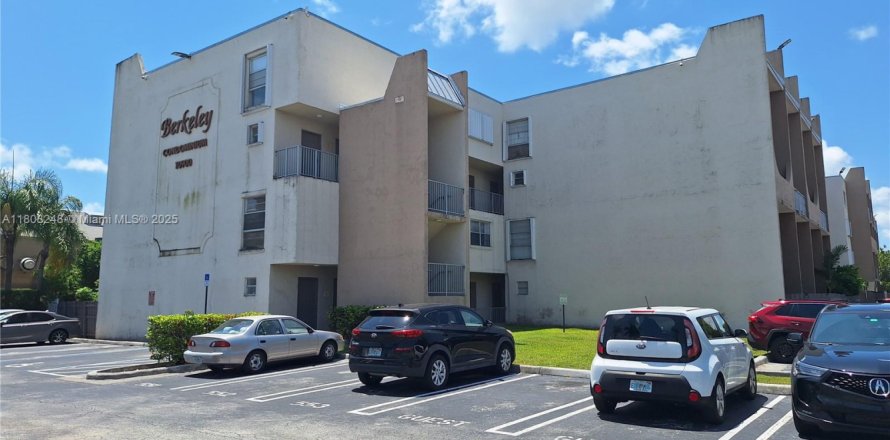 Condo in Miami, Florida, 2 bedrooms  № 1749141