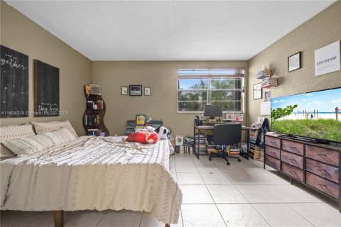 Condo in Miami, Florida, 2 bedrooms  № 1749141 - photo 18